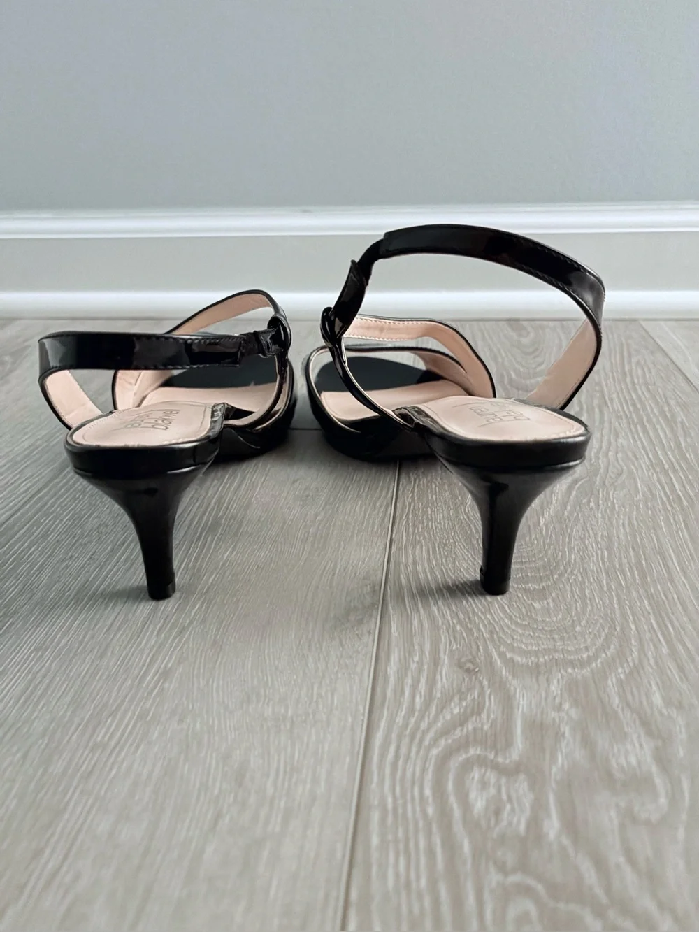 Lauren Blakewell Black Patent Cross-Strap Slingback Heels. Size 8.5